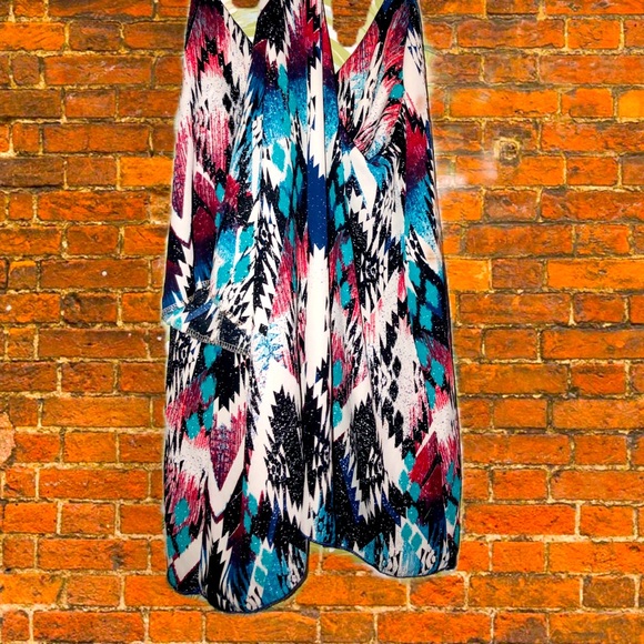 Aztec Print Top - Picture 3 of 3